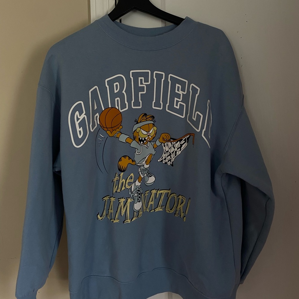 Muted blue sweatshirt with Garfield on front!